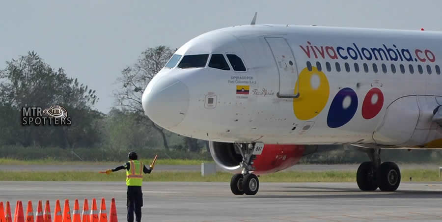 VIVACOLOMBIA FORMALIZA COMPRA DE 50 AVIONES AIRBUS 9 a320neo vivacolombia